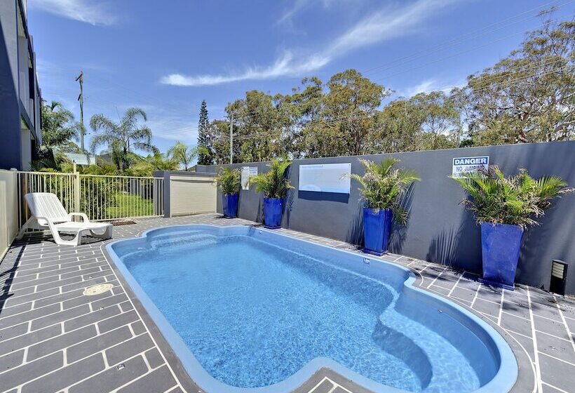 Shoal Bay Beachclub Apartments