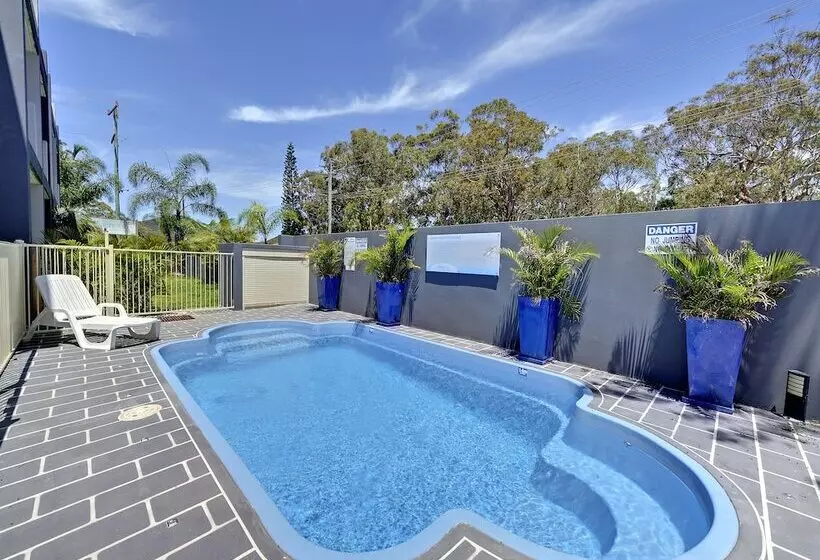 Shoal Bay Beachclub Apartments