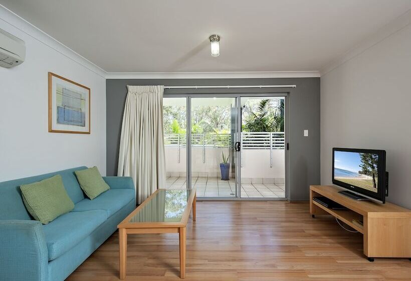 Shoal Bay Beachclub Apartments
