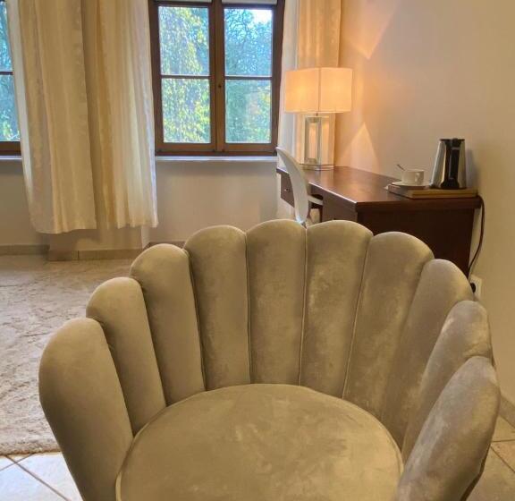 민박 Pałac Jabłonowo