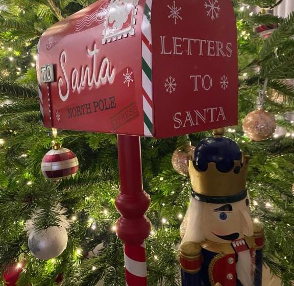 민박 Pałac Jabłonowo