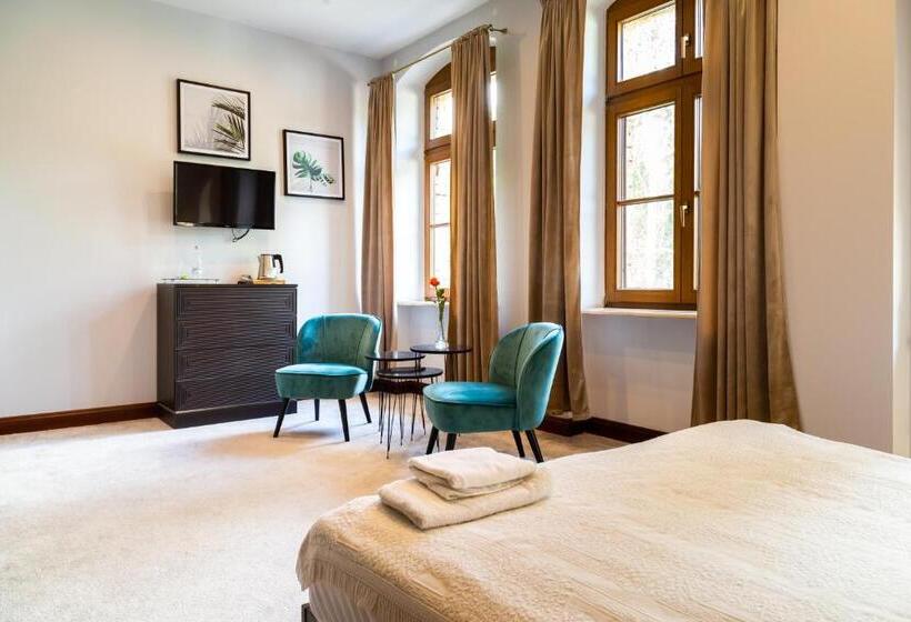 민박 Pałac Jabłonowo