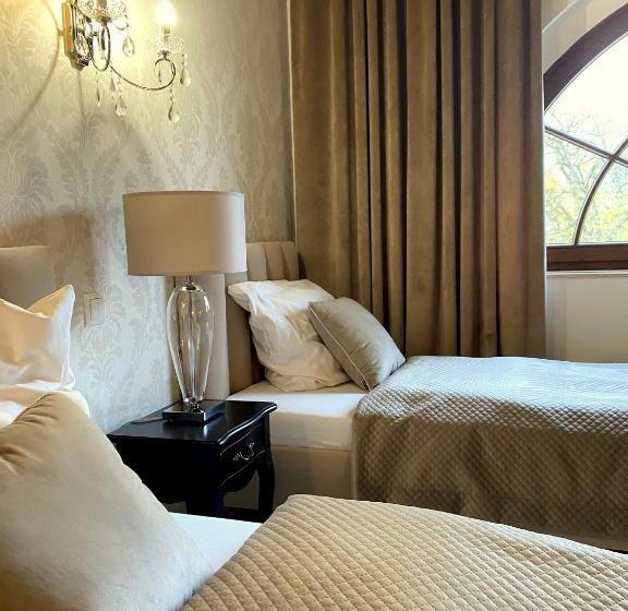 민박 Pałac Jabłonowo