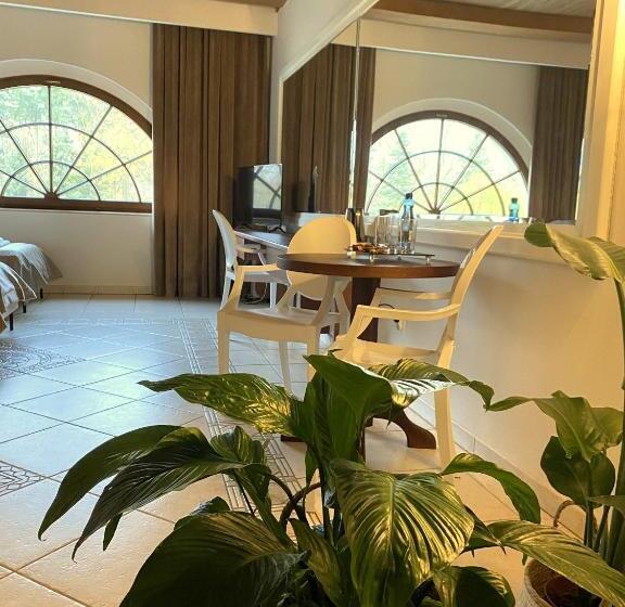 민박 Pałac Jabłonowo