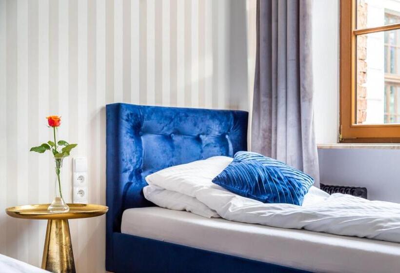 민박 Pałac Jabłonowo