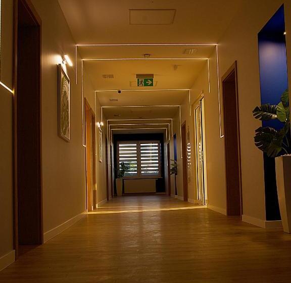 تختخواب و صبحانه Szafir