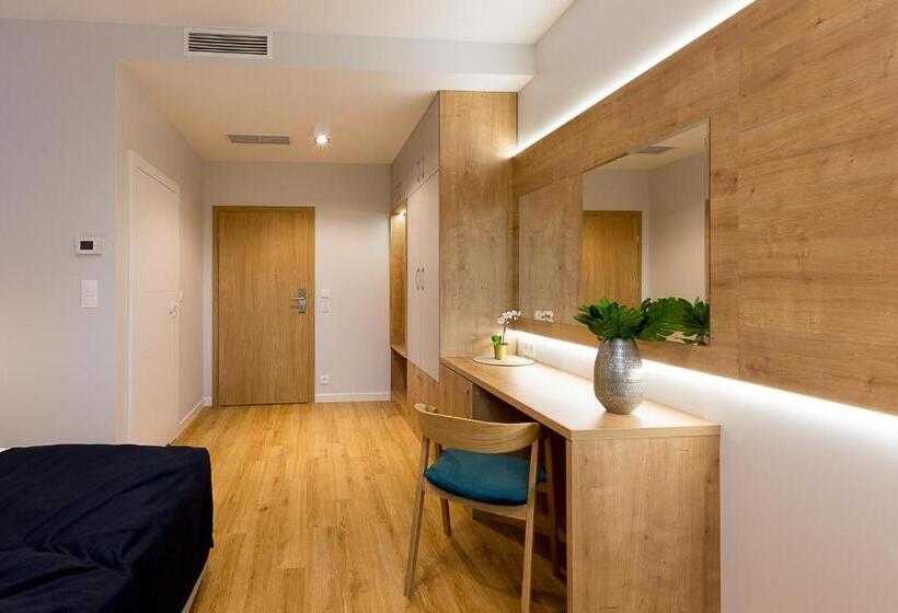 تختخواب و صبحانه Szafir