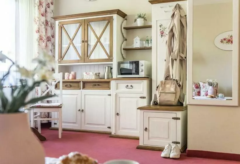 Aamiaismajoitus (B&B) Villa Adamo&spa