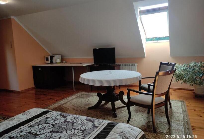 تختخواب و صبحانه Willa Leśna Polana