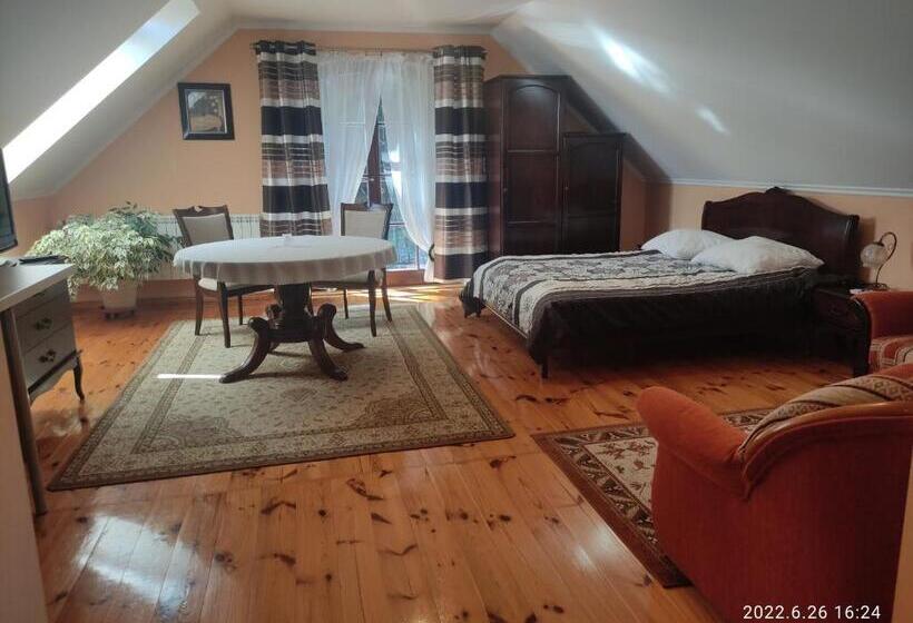 تختخواب و صبحانه Willa Leśna Polana