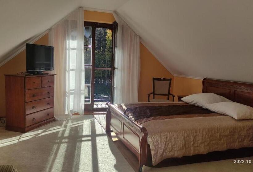 تختخواب و صبحانه Willa Leśna Polana