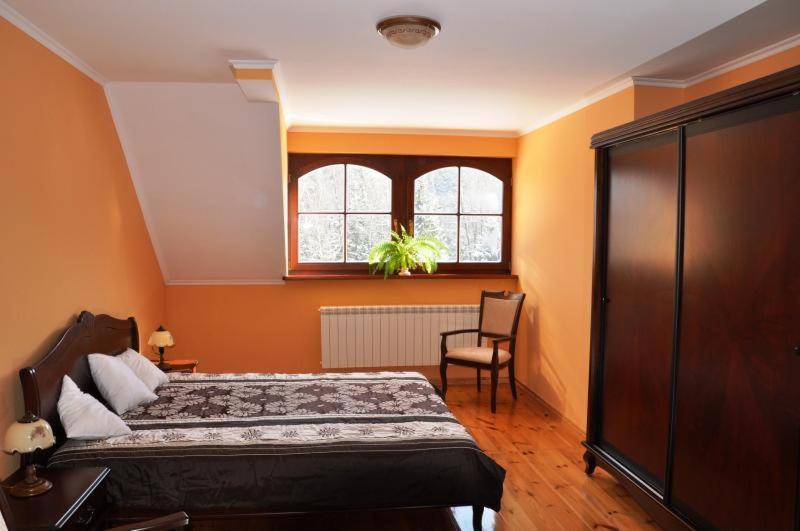 تختخواب و صبحانه Willa Leśna Polana