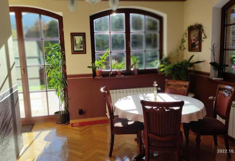 تختخواب و صبحانه Willa Leśna Polana