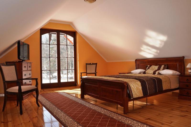 تختخواب و صبحانه Willa Leśna Polana