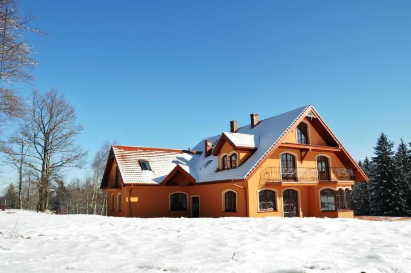 تختخواب و صبحانه Willa Leśna Polana