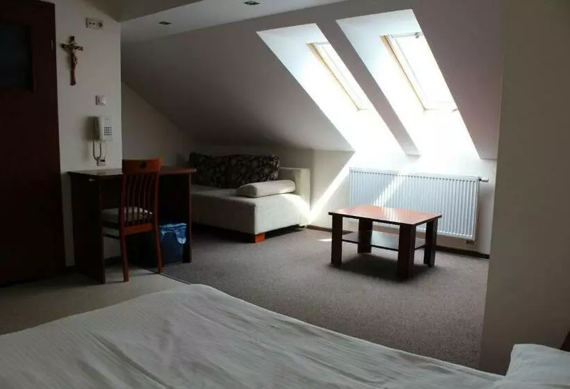 ホテル Uroczysko Porszewice   Ośrodek Konferencyjno Rekolekcyjny Archidiecezji łódzkiej