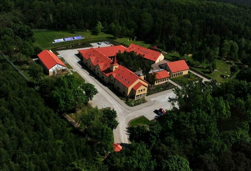 هتل Uroczysko Porszewice   Ośrodek Konferencyjno Rekolekcyjny Archidiecezji łódzkiej