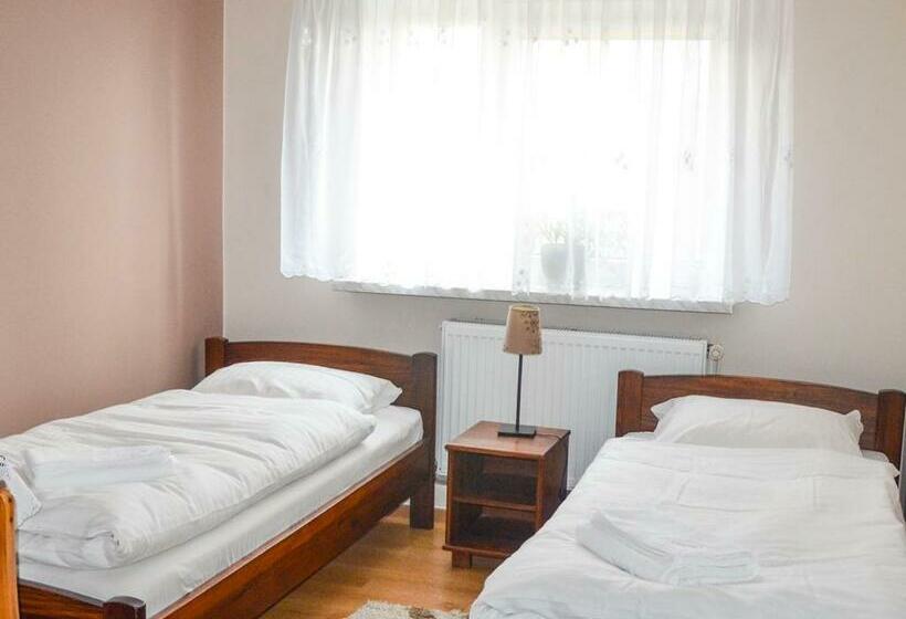 בית מלון כפרי Zamkowa Noclegi Restauracja