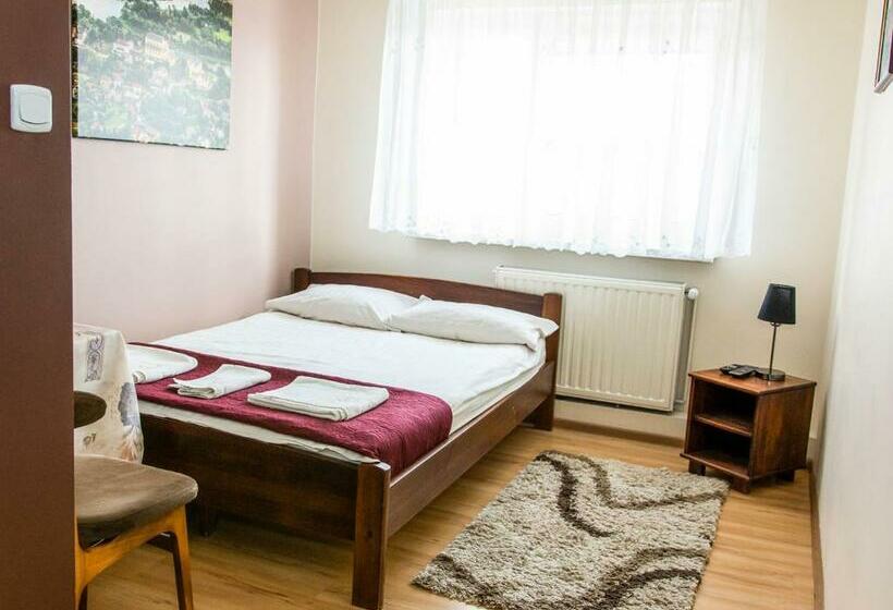 בית מלון כפרי Zamkowa Noclegi Restauracja