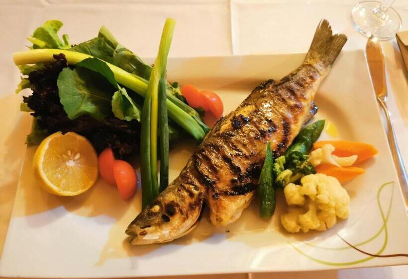 リゾートホテル Pałac Koronny Noclegi & Wypoczynek