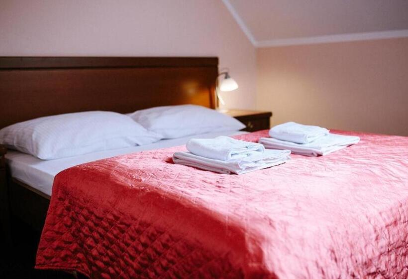 リゾートホテル Pałac Koronny Noclegi & Wypoczynek