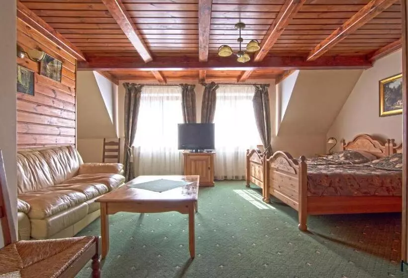 Retkeilymaja Dworek Gawra