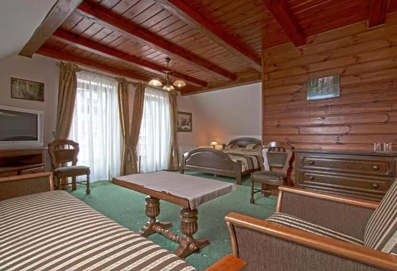 Retkeilymaja Dworek Gawra