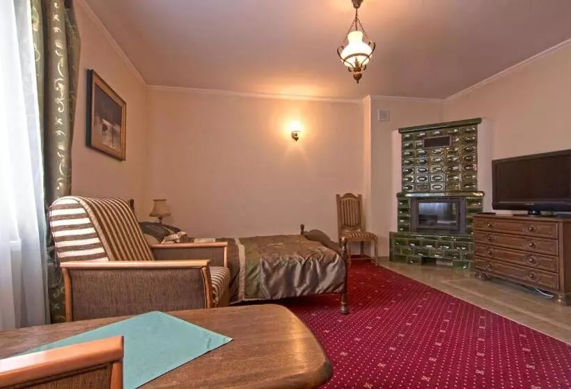 Retkeilymaja Dworek Gawra