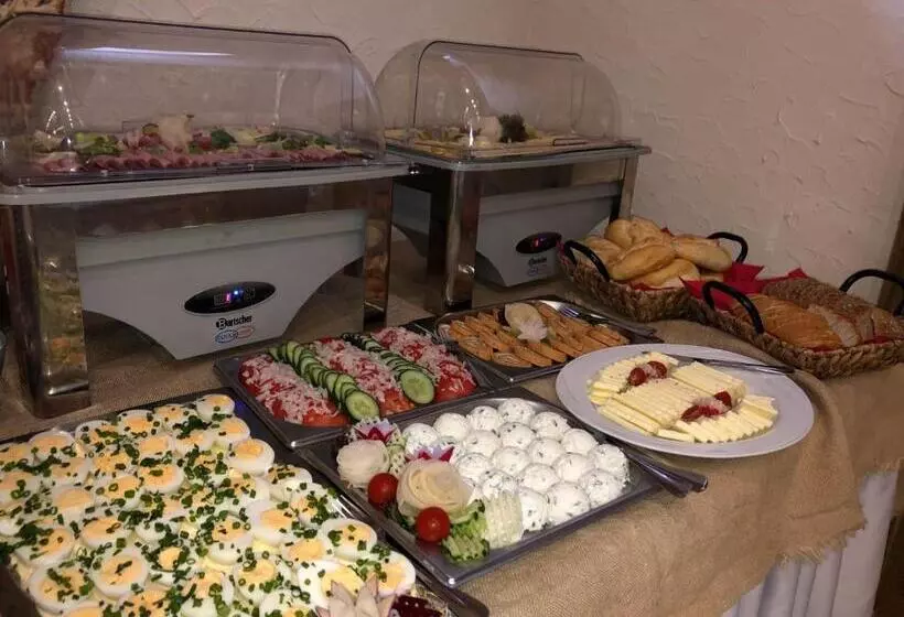 Retkeilymaja Dworek Rajska Góra