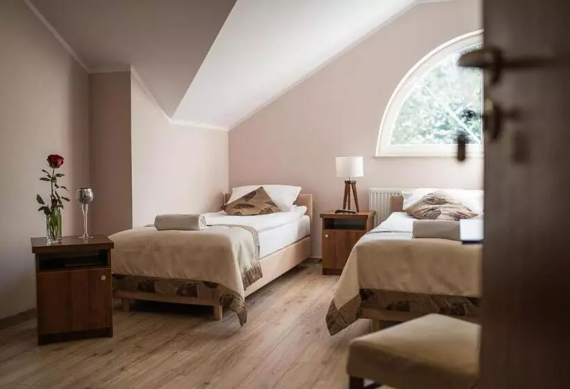 Retkeilymaja Dworek Rajska Góra