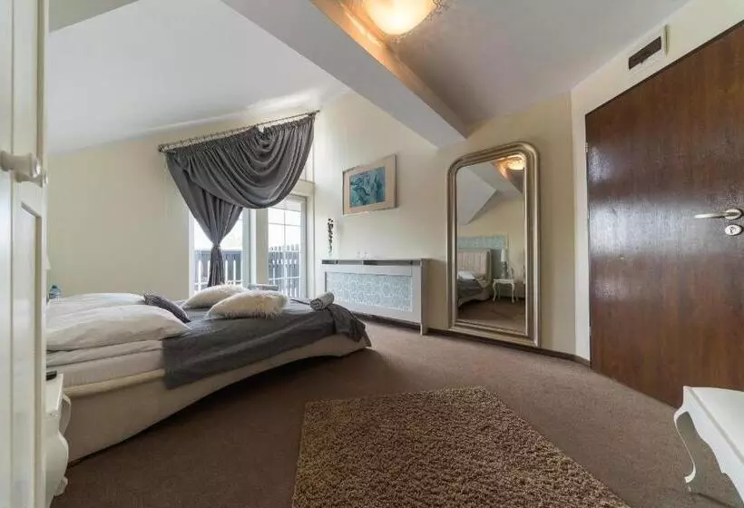 Retkeilymaja Dworek Rajska Góra