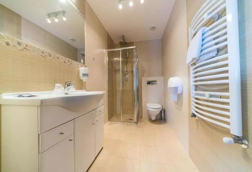 Retkeilymaja Dworek Rajska Góra