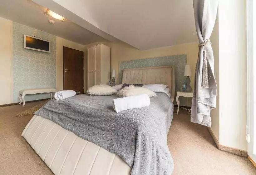 Retkeilymaja Dworek Rajska Góra