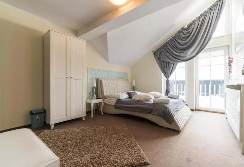 Retkeilymaja Dworek Rajska Góra