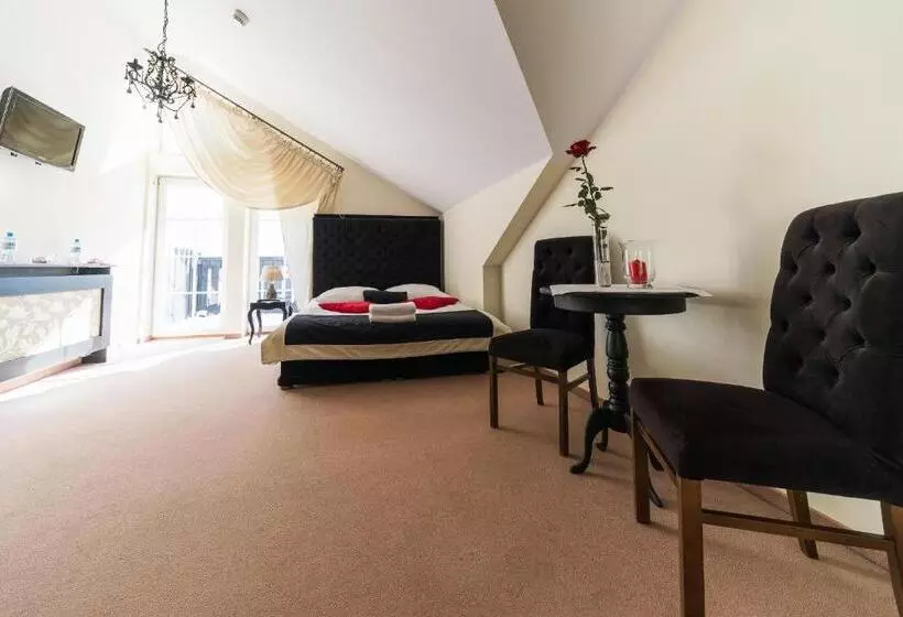 Retkeilymaja Dworek Rajska Góra