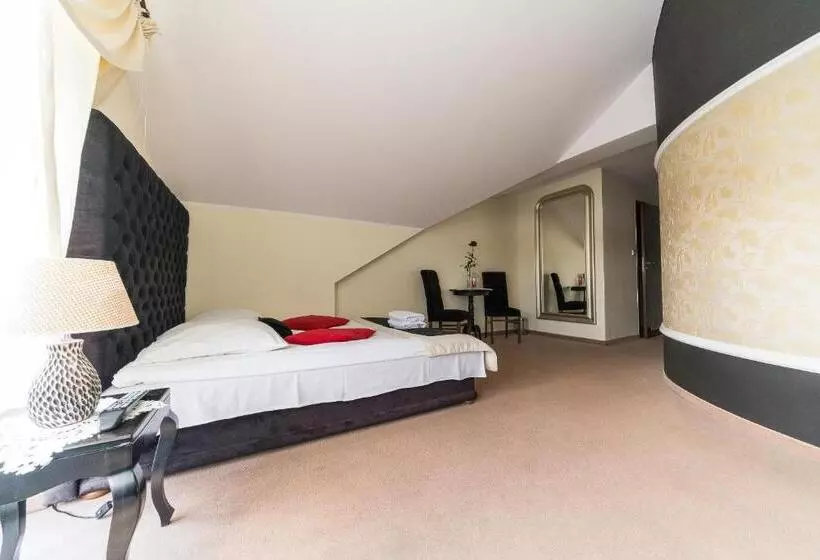 Retkeilymaja Dworek Rajska Góra