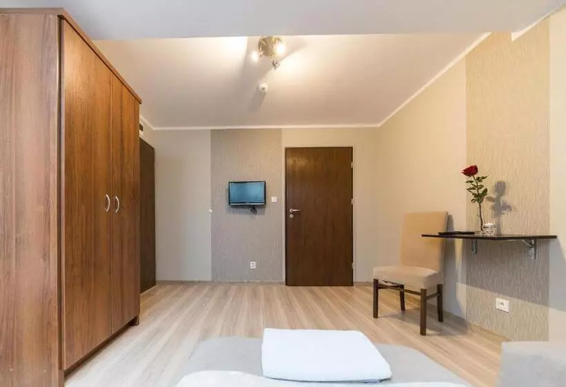 Retkeilymaja Dworek Rajska Góra