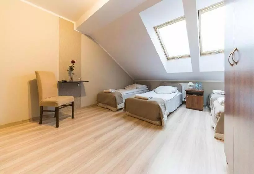 Retkeilymaja Dworek Rajska Góra