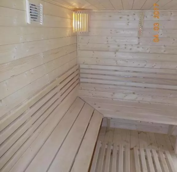 Retkeilymaja Dworek Rajska Góra