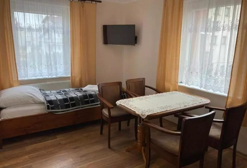 Aamiaismajoitus (B&B) Dom Wczasowy Dorja