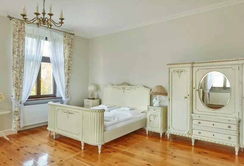 Aamiaismajoitus (B&B) Pałac W Orli   Pokoje, Restauracja