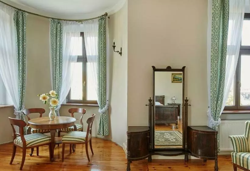Aamiaismajoitus (B&B) Pałac W Orli   Pokoje, Restauracja