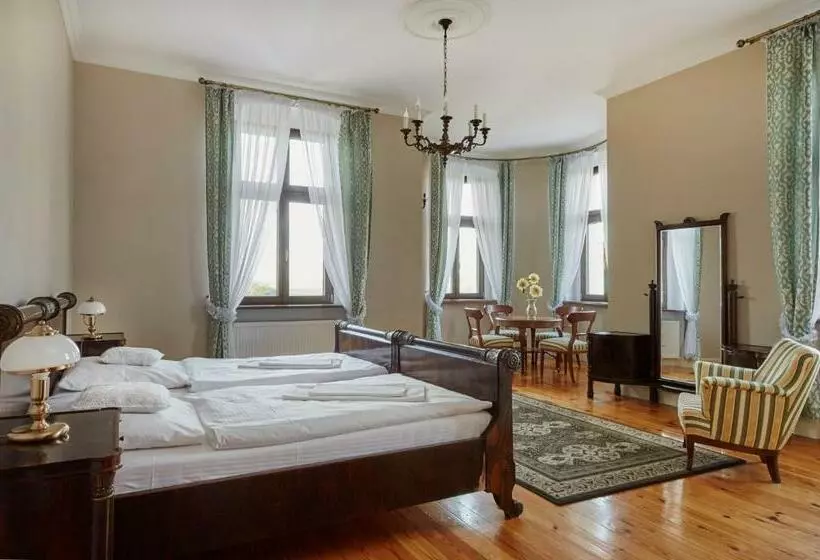 Aamiaismajoitus (B&B) Pałac W Orli   Pokoje, Restauracja