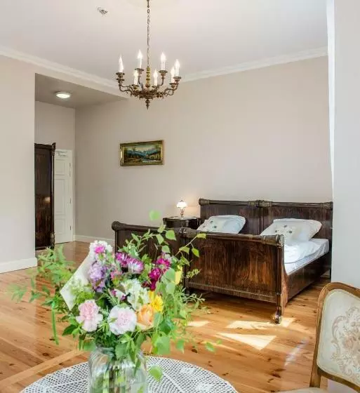 Aamiaismajoitus (B&B) Pałac W Orli   Pokoje, Restauracja