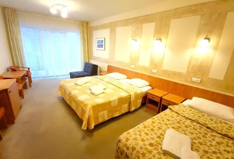 تختخواب و صبحانه Rezydencja 5 Dębów