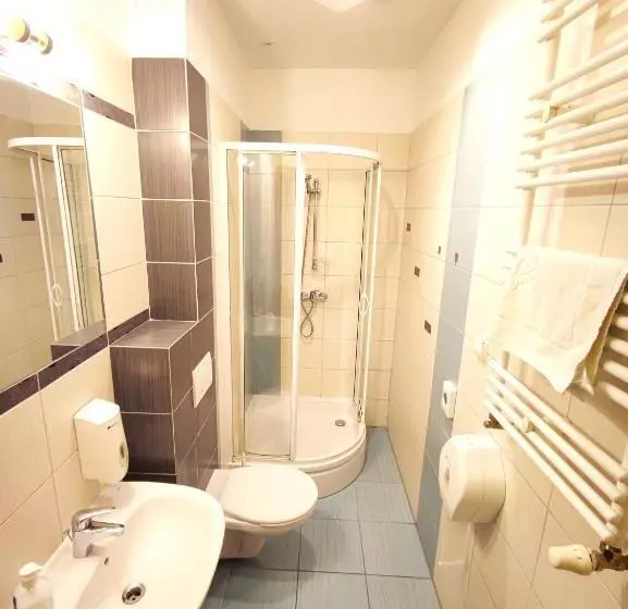 تختخواب و صبحانه Rezydencja 5 Dębów