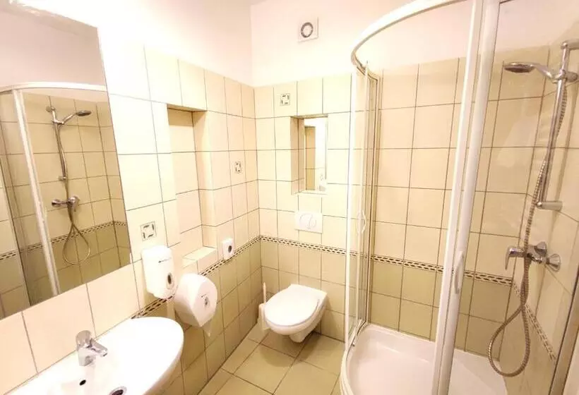 تختخواب و صبحانه Rezydencja 5 Dębów