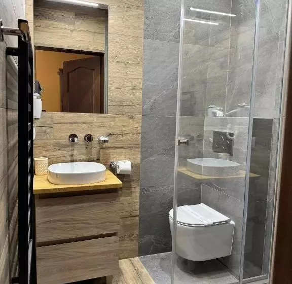 Aamiaismajoitus (B&B) Willa Pod Czantorią Spa Ustroń