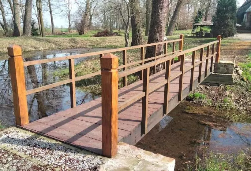 Hotelli Dworek Pod Herbem