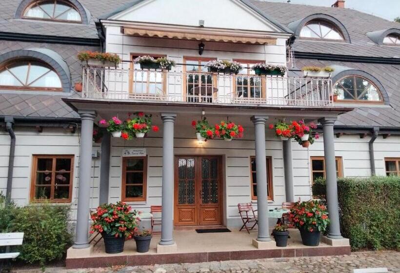 호텔 Dworek Pod Herbem